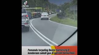 abang kereta ini memandu kereta yang bahaya memotong lori di atas dalam [upl. by Doherty493]