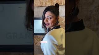 akankshapuri looks hot in white dress। Akanksha Puri hot video। Akanksha Puri hot cleavage। [upl. by Rainah]