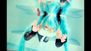 Stunning Underwater Hatsune Miku Cosplay By Saku [upl. by Brian]