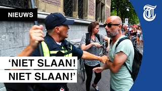 Demonstranten gaan los op agenten in Den Haag [upl. by Lyudmila753]