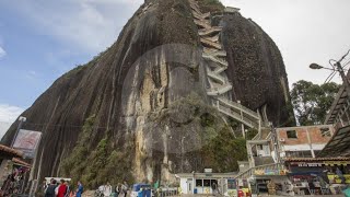 Se esta derrumbado la piedra del peñol  Guatape medellin hay personas lesionadas piedra medellin [upl. by Airtal]