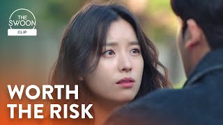 Park Hyungsik dives into a mob of zombies to save Han Hyojoo  Happiness Ep 3 ENG SUB [upl. by Quince]