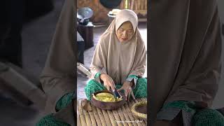 Metik Jantung Pisang di Kebun  Masak Gulai Jantung Pisang Peyek Petek dan Pisang Gooreng Lembut [upl. by Fabri99]