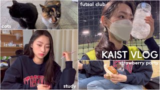 eng 카이스트 새내기 브이로그⚽  풋살 동아리 딸기파티💕 대면수업 학식  KAIST vlog [upl. by Ailssa]