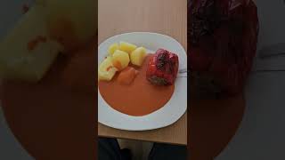 GEFÜLLTE PAPRIKA MIT TOMATENSAUCE [upl. by Anjali740]