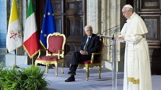 Quirinale il Presidente Mattarella e Papa Francesco intervengono al salone dei Corazzieri [upl. by Ecirp]