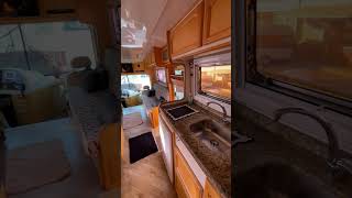 MOTORHOME COM CONFORTO E ESPAÇO POR R 35000000 [upl. by Gatian978]