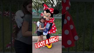 MINNIE MOUSE Gave me a Hug disneyworld epcot minniemouse meetandgreet [upl. by Oeflein185]