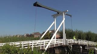 Brugopening Kleinpolderbrug Nieuwerkerk ad IJssel Ophaalbrug Drawbridge Pont Levis Klappbrücke [upl. by Elysha990]