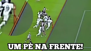 Linha de impedimento no gol da LDU contra o Fluminense [upl. by Wolgast]