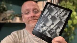 Why I Chose The Kindle Paperwhite Signature Edition Over Kindle Oasis [upl. by Ainolloppa]