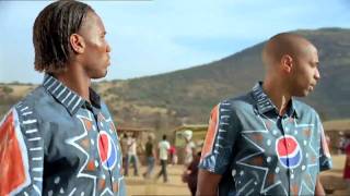 Pepsi Commercial 2010 Kaka Messi Drogba y los mejores del mundo en quotAkon Oh Africaquot HD [upl. by Nosirb142]