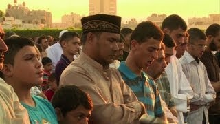 Gaza les Palestiniens participent à la prière de lAïd elFitr [upl. by Ailel]