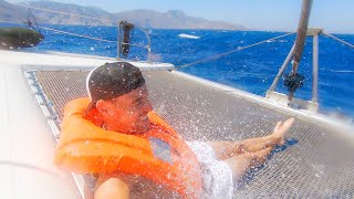 3  OP ZEE MET WINDKRACHT 7 OP DE TRAMPOLINE VAN DE CATAMARAN LIGGEN BESTE ATTRACTIE EVER [upl. by Merchant]