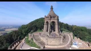 Drohne  Luftaufnahmen  KaiserWilhelmDenkmal an der Porta Westfalica [upl. by Hodges]