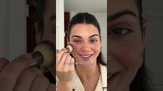 Kendall Jenner su truco para un colorete perfecto [upl. by Zinah425]