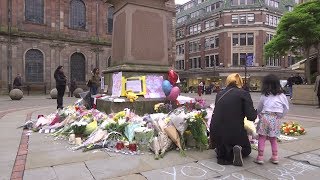 Tod bei Ariana GrandeKonzert Grundschule gedenkt in Manchester getöteter Schülerin [upl. by Shimkus]