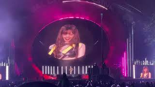 Lisa performing Moonlit Floor Kiss Me live at Global Citizen Festival NYC 2024 [upl. by Sonnnie]