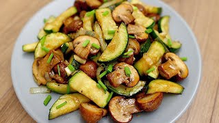 Zucchini mit Pilzen Knoblauch und Butter Einfaches und schnelles Rezept [upl. by Walworth]