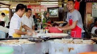 Roti canai and roti tisu preparation in Malaysian restaurants [upl. by Wj512]