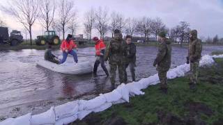 Militairen strijden tegen wateroverlast Groningen [upl. by Woll]