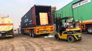 Expert Forklift Moves  Offload and Loading  Forklift Tips [upl. by Zwart259]