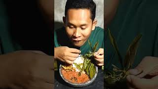 Lalapan daun mangga mentah mukbang makanan makan food [upl. by Adialeda]