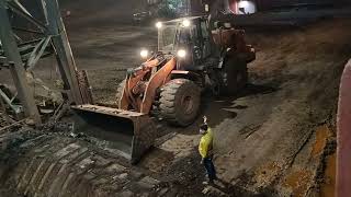 Midnight crusher platform cleaning done to prevent an accident ll 1600 tph cone crusher platform [upl. by Chickie]