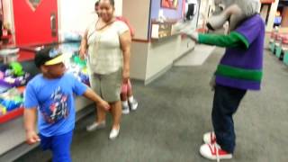 Kid gets scared of chuckie at chuckie cheese [upl. by Wakeen]