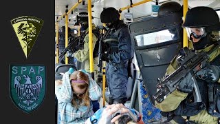 Zásahová jednotka Policie ČR a PL SPAP Katowice  osvobození rukojmí z autobusu Dny NATO 2013 [upl. by Patsis]