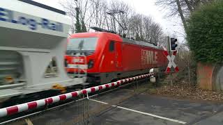 Bahnübergang Im Krugfeld Hildesheim Züge am Freitag 2222019 Viele Güterzüge [upl. by Brendin549]