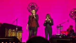 LIVE OLYMPIA 2022  Carla Bruni et Valeria Bruni Tedeschi  Voglio l’Amore [upl. by Babb306]