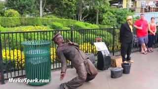 Street performers from Las Vegas makes 1000 A Day [upl. by Kcirderf882]