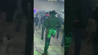 Bailando el avanzado caballo dorado 🤠 payasoderodeo caballodorado [upl. by Eednim]