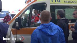 Corteo studenti polizia ferma ambulanza tensione con autista 118 [upl. by Ardra]