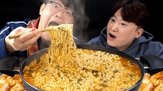 10시간 굶고 너구리 왕창 끓여먹고 찬밥 라죽까지 먹방 Neoguri ramenampRice Mukbang [upl. by Romelda]