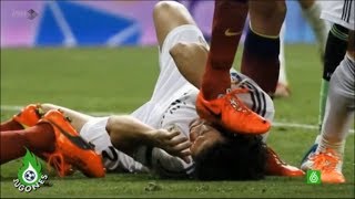 Busquets pisa la cara de Pepe Clásico 23 marzo 34 [upl. by Darice802]