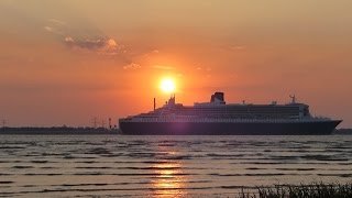 QUEEN MARY 2 am 1972014 auf der Elbe  10 Jahrestag Erstanlauf Hamburg [upl. by Fifi]