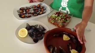 Mejillones a la vinagreta en un quotplis plasquot [upl. by Ilajna]