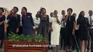 Nkumbuye iwacu live performance by Cholale Esperance Vivante [upl. by Leann]