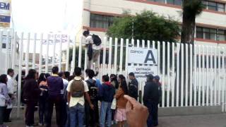 Examen Comipems  se quedan fuera por llegar tarde  Unirem 25062011 [upl. by Waite124]