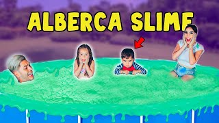 KIMA Y JUANITO LLENARON LA ALBERCA DE SLIME 😱 Jukilop  Kimberly Loaiza [upl. by Cissy]