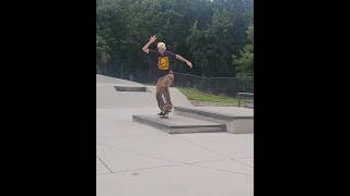 Halfcab manual shuv out clean up before the rain skateclips skateboardingisfun [upl. by Fairlie125]