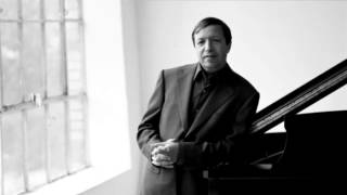 Mozart  Piano Concerto No 1 in F major K 37 Murray Perahia [upl. by Neelloj]