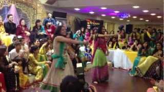 Aiyna Dance  Junaid amp Sadias Mendi Night [upl. by Dogs886]