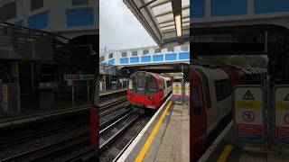 London Underground  Jubilee line 1996 Stock depart at Earl’s Court [upl. by Cralg]