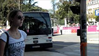 Van Hool AG700 n°721 bloqué devant un lampadaire Place Darcy marche arr oblige [upl. by Idalla729]