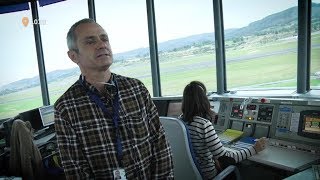 Así trabajan en la torre de control del aeropuerto de Bilbao [upl. by Aizirtap]