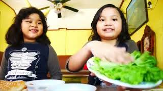 REVIEW VIDEO SASHA AND MILKA quotCARA MEMBUAT BURGER SEDERHANA TAPI ENAKquot By Luthfiyatul [upl. by Hen169]