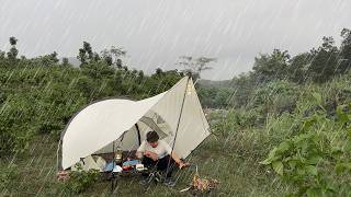 Solo Camping Di Hutan Saat Hujan Lebat • Hujan Berkemah Banjir Api Unggun [upl. by Umeko]